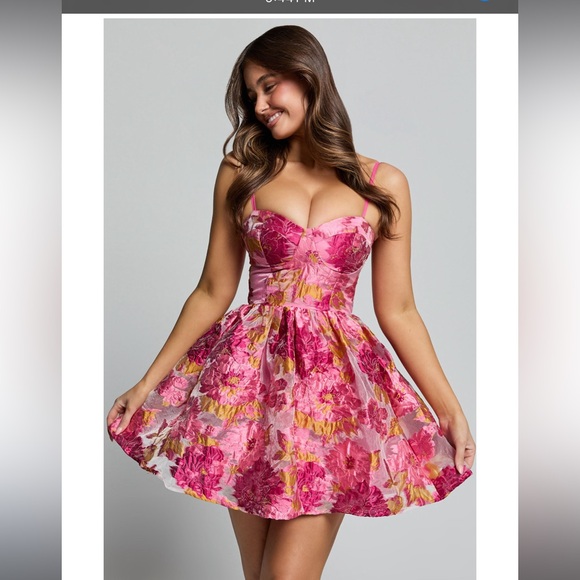 Showpo dress! Size US 6! - Picture 1 of 3